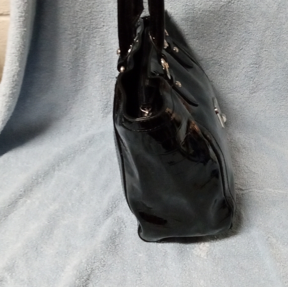 Guess crocodile embossed PVC Vinyl black tote w/shoulder straps clean interior - Picture 7 of 16